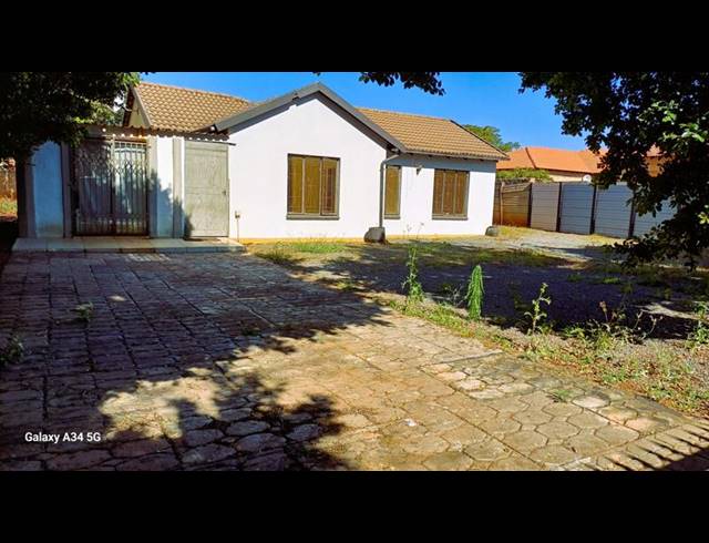 3 BEDROOM HOUSE FOR SALE IN CLARINA